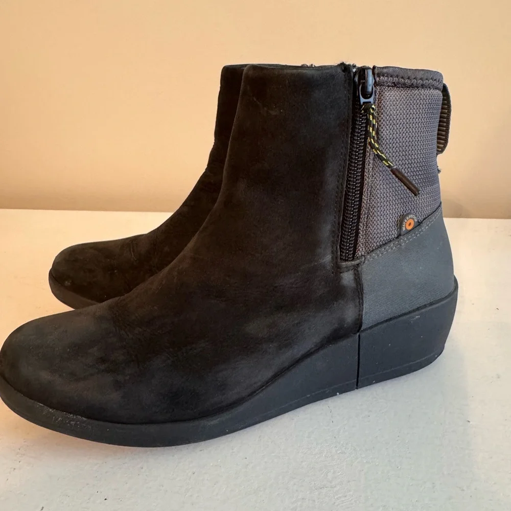 Women’s Bogs Black Suede Ankle Boots - Comfortable Zip Booties - Picture 2 of 7